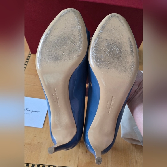Salvatore Ferragamo Logo Blue Patent Leather Open Toe Vara Shoes 8.5/ 39.5 - Picture 13 of 16